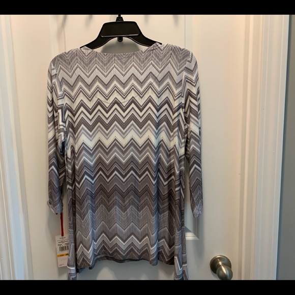 Ruby Red Plum,Gray,White Sharkbite Blouse size PS - Picture 2 of 4